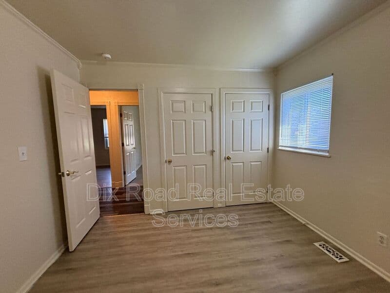 Englewood House: 530 Unger Avenue