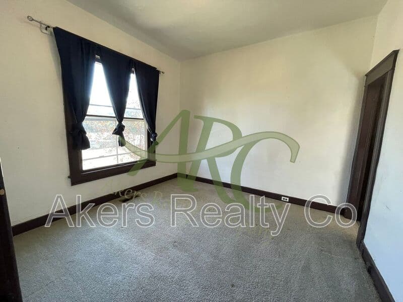 Pueblo House: 501 Van Buren St