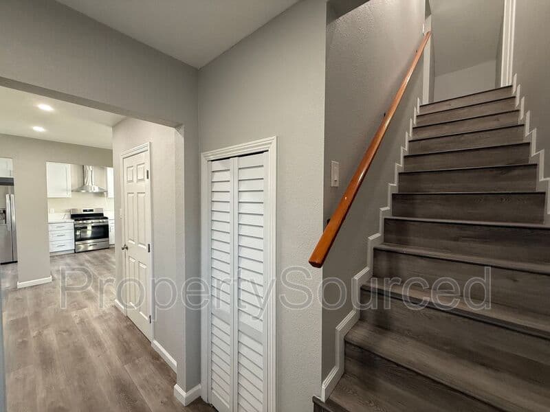 Manteca House: 807 W Yosemite