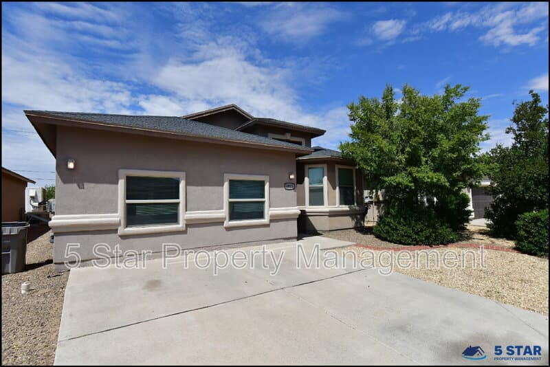 El Paso House: 4913 Adrian Campos St !!