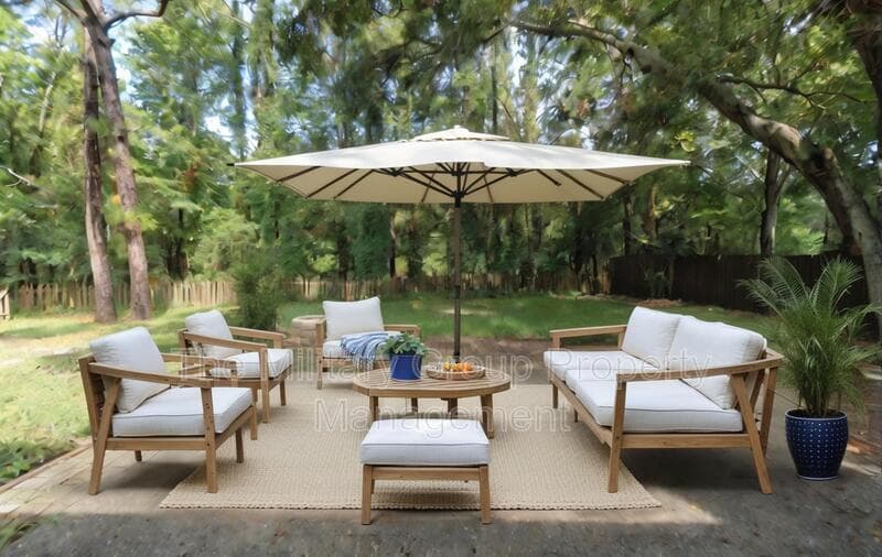 Jacksonville House: 12565 Long Lake Drive