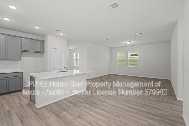 Taylor House: 106 Cherry Blossom Ln