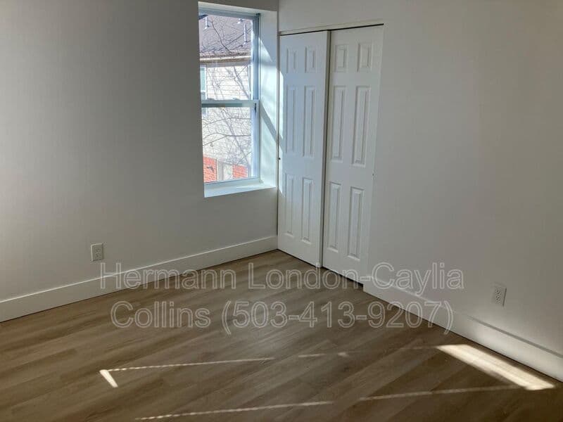 Saint Louis House: 5832-5834 Etzel Avenue