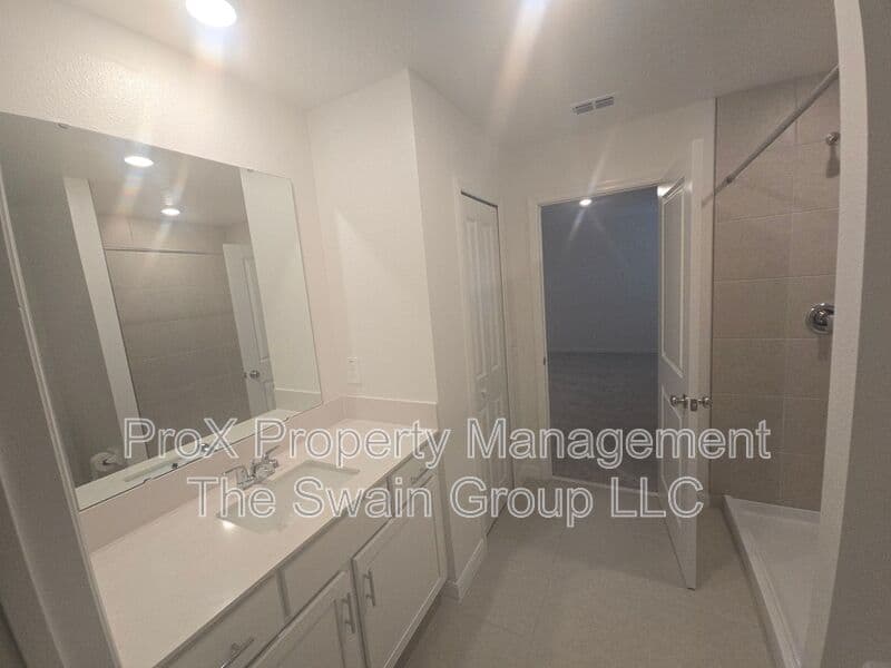 Lakeland House: 1108 Hour Glass Rd