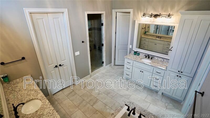 Jenks House: 12912 S 6th St