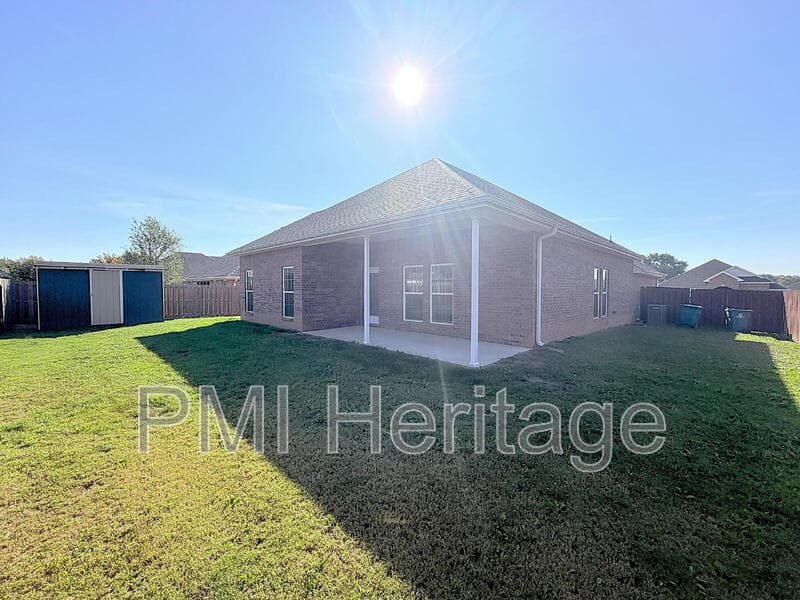 Pea Ridge House: 256 Hunt Street