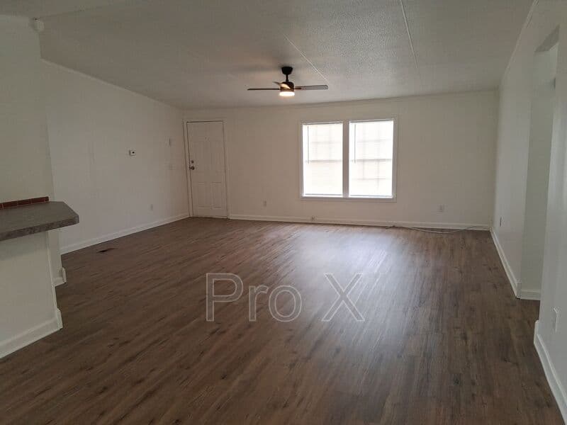 Cave Springs House: 910 Sands Rd