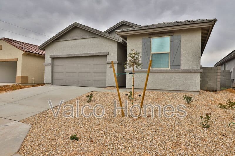 Waddell House: 16886 W Diana Avenue