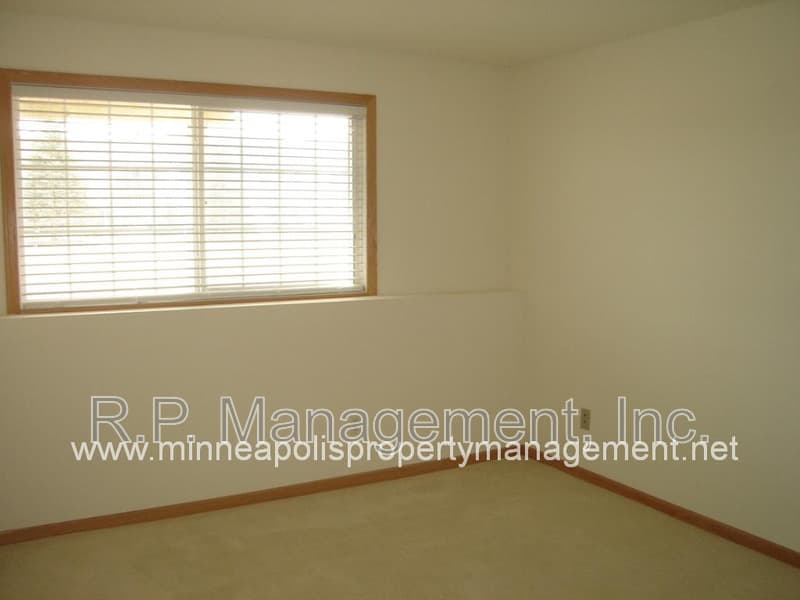 Apple Valley Townhome: 15220 Florist Cir