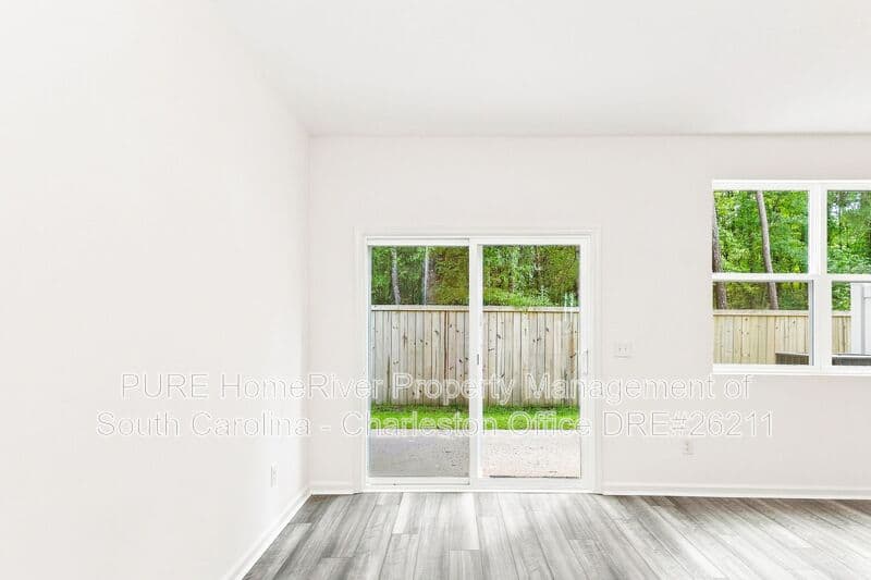 Summerville House: 1305 Scarlett Maple St