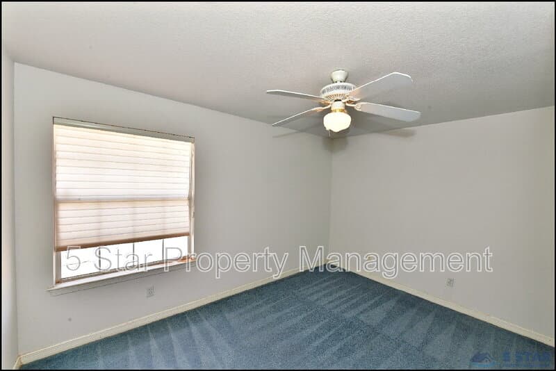 El Paso House: 14101 Koshare Ct