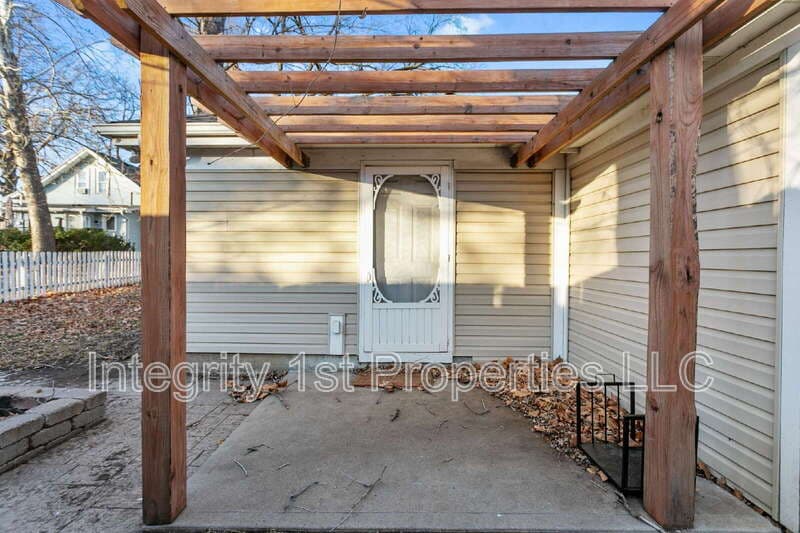 Shawnee House: 11221 West 59th Terrace
