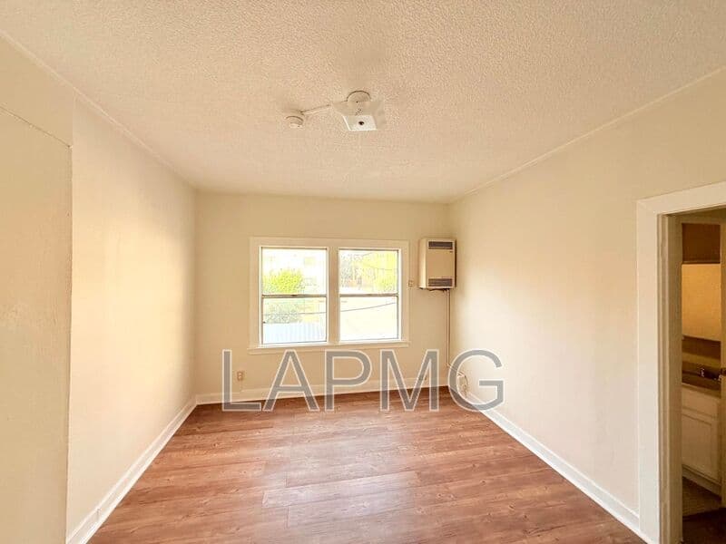 Los Angeles House: 1614 N. Kenmore Avenue