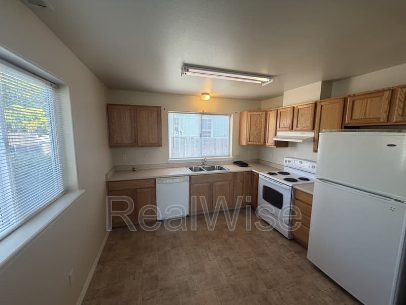 Grants Pass Condo: 327 Pardee Ln