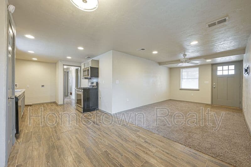 Del City House: 2124 S Sunnylane Road