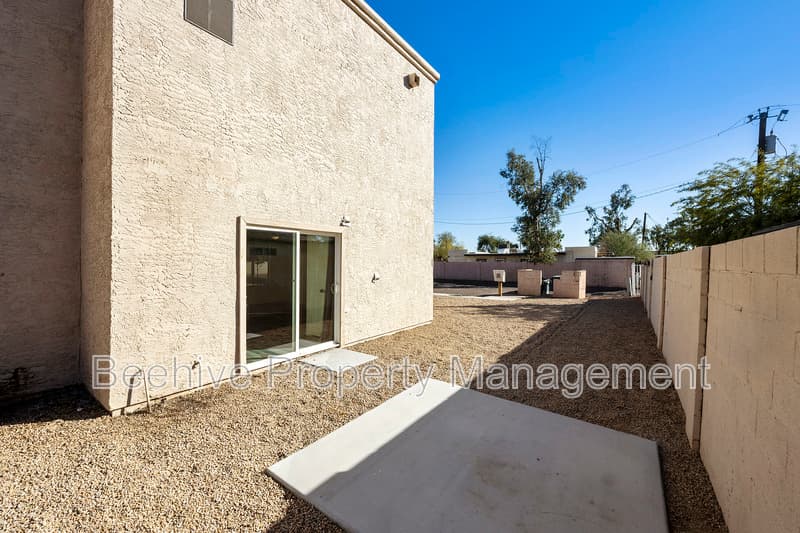 Phoenix House: 2732 E Culver St