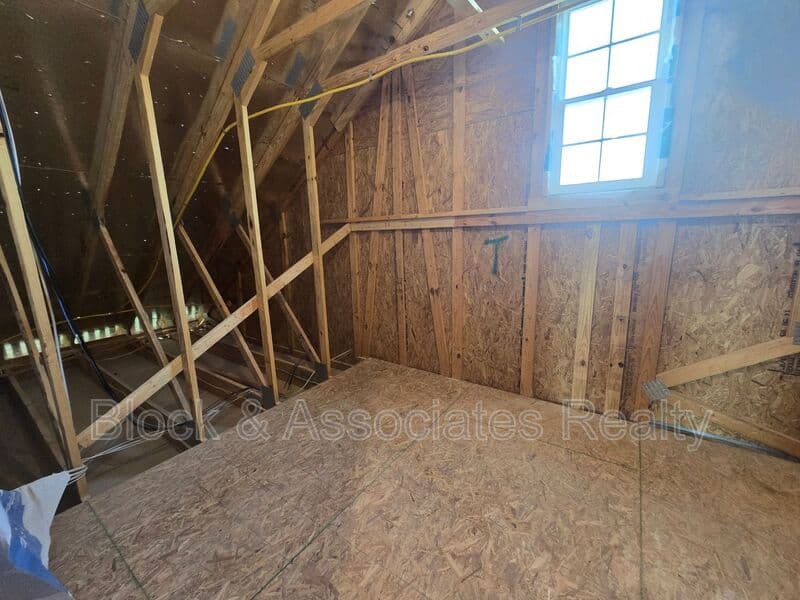 Jamestown House: 304 Sefton Drive
