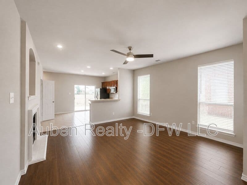 Fort Worth House: 10973 Hawks Landing Road