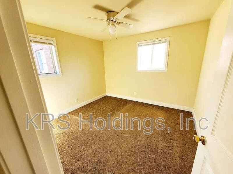 Richmond Condo: 2110 Phaup ST,
