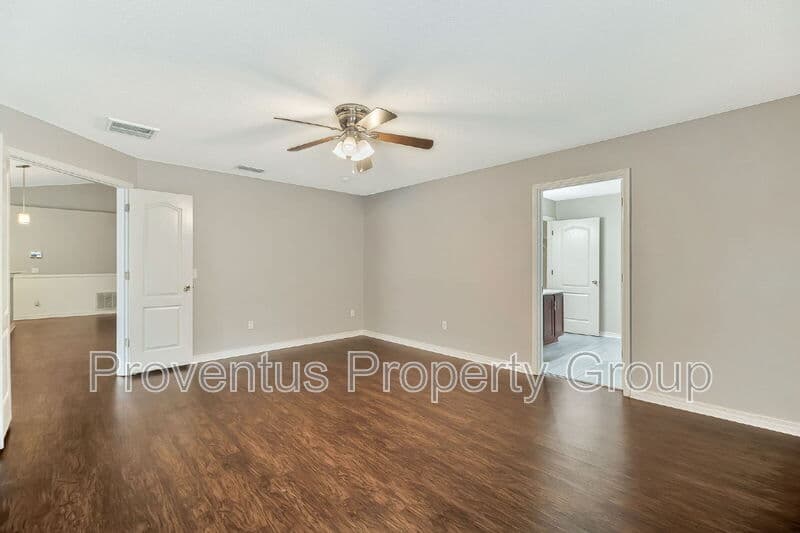 Navarre House: 2058 Catline Circle