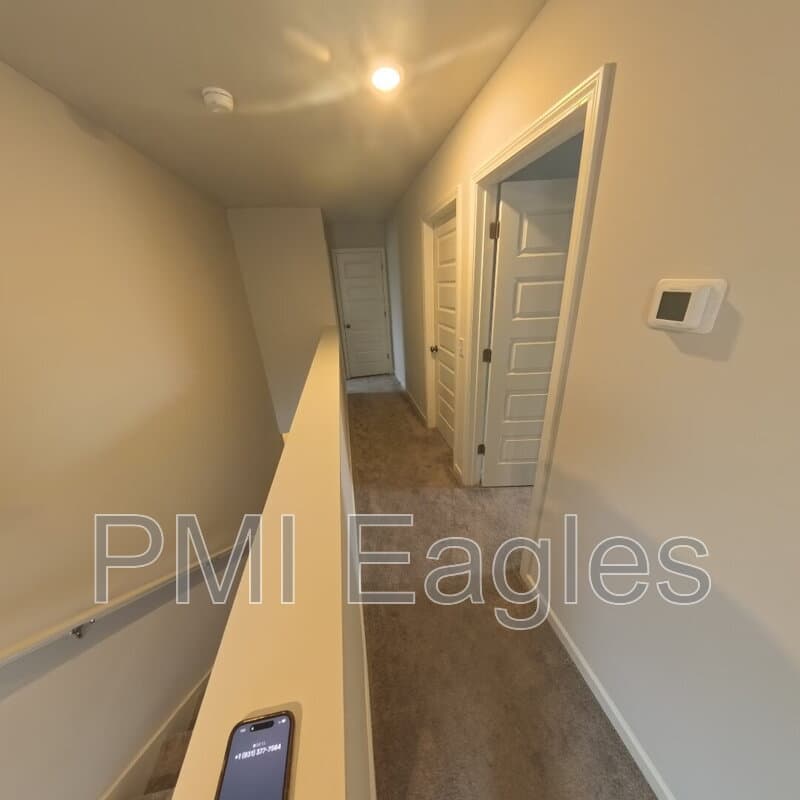 Clarksville House: 827 Moray Lane