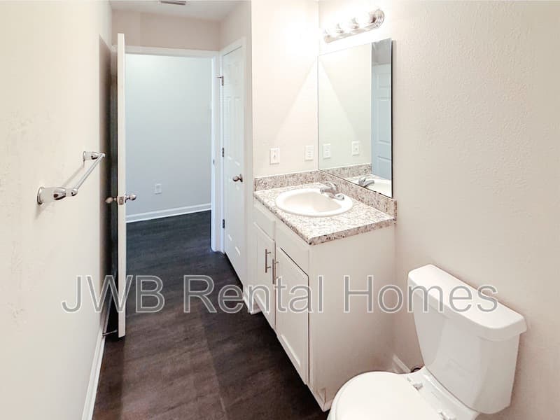 Jacksonville House: 6704 Elwood Ave