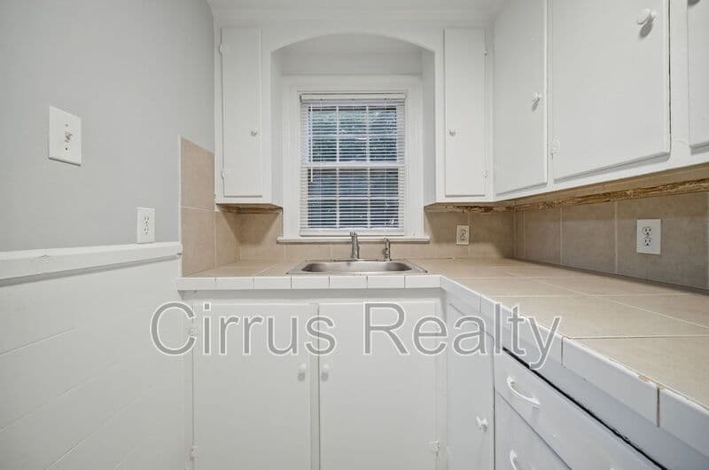 Portsmouth Condo: 143 Maryland Ave