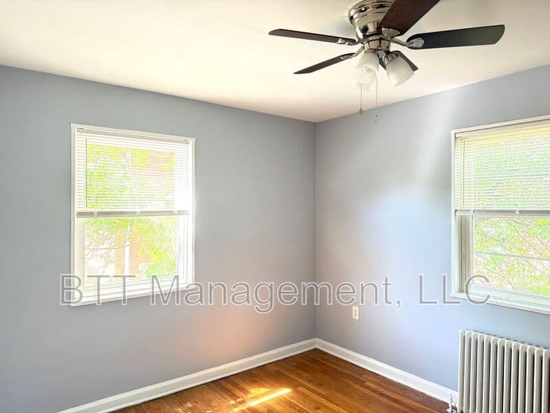 Brentwood Condo: 4013 38th St