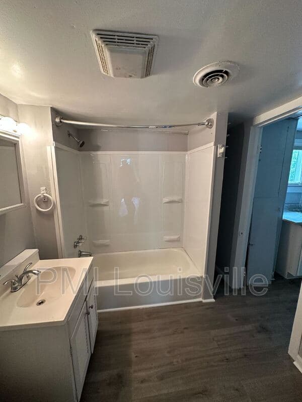 Louisville House: 3605 Larkwood Ave