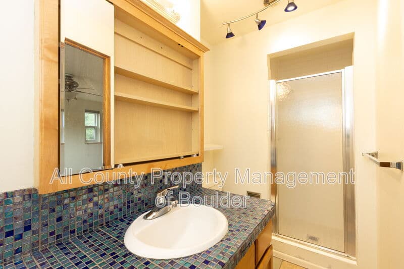 Boulder House: 4690 Sioux Dr
