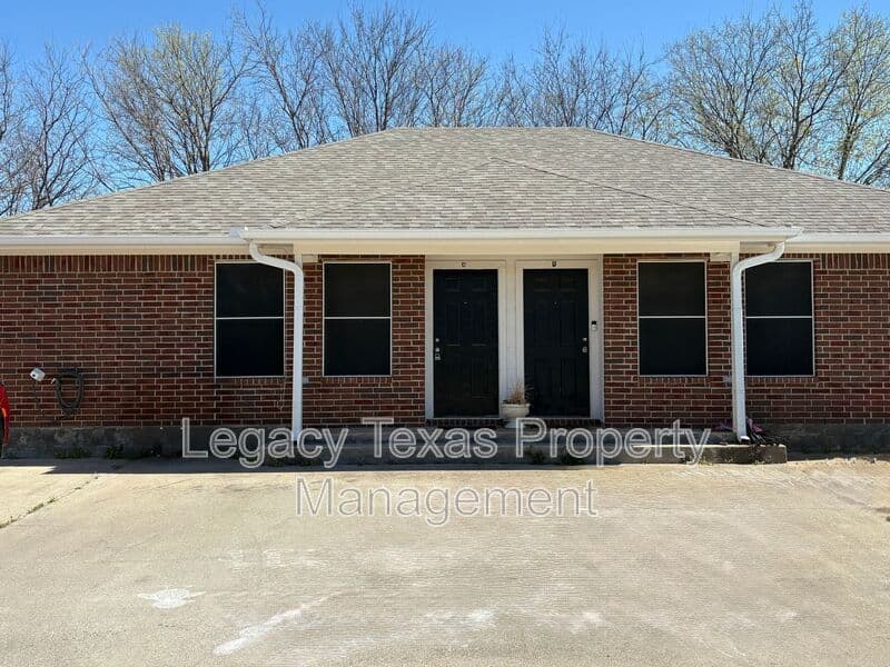 Cleburne House: 641 C WOODARD