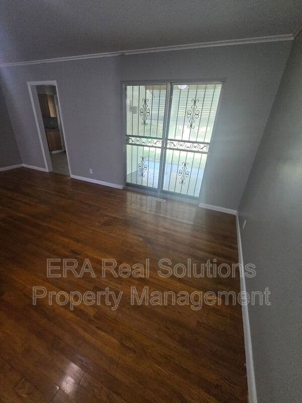 Columbus House: 3050 Clermont Rd