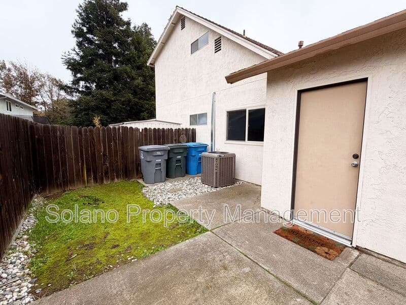 Dixon House: 950 Pembroke Way