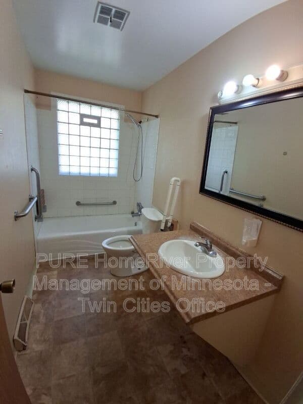 North Saint Paul House: 2670 5th Ave E