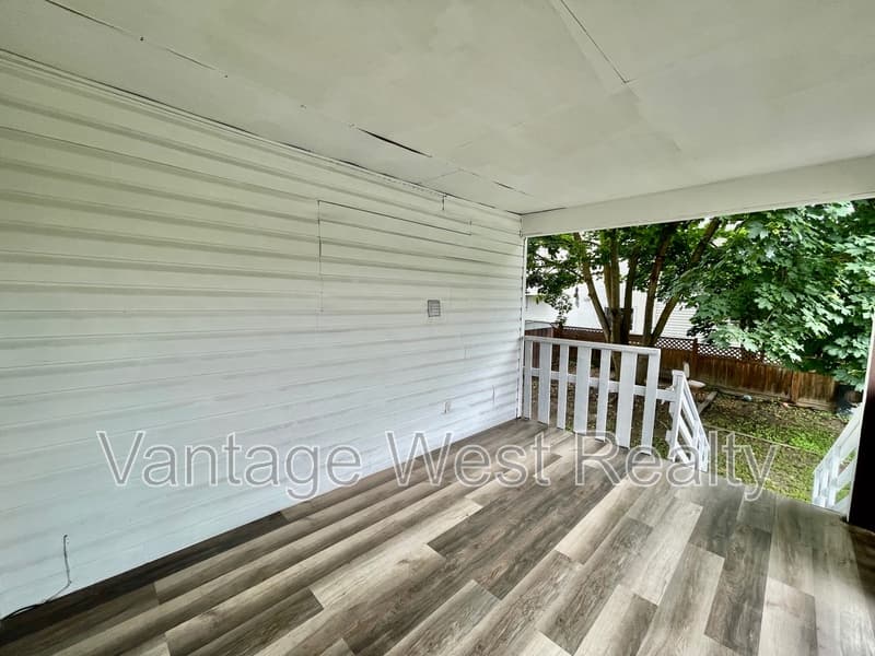 Kelowna House: 965 A Belgo Road