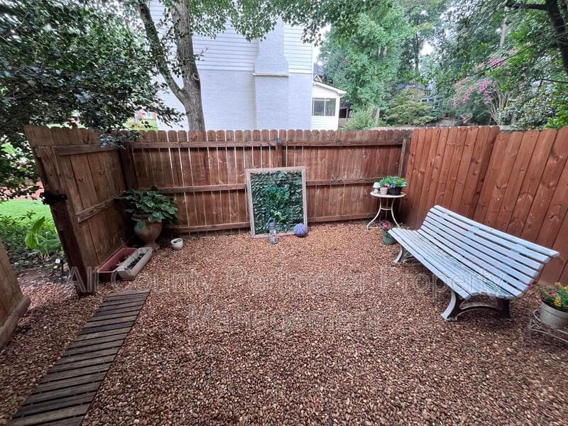 Dunwoody Condo: 1311 Mile Post Dr