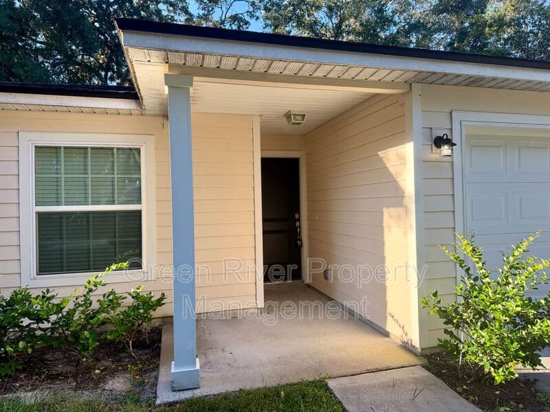 Orange Park House: 450 Clinton Drive