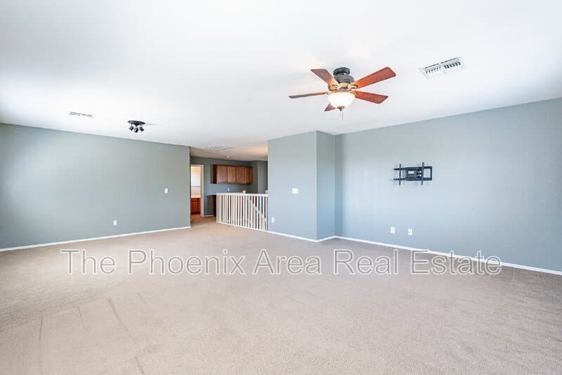 Chandler House: 6953 S Topaz Pl