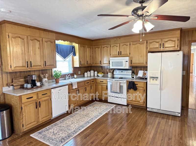 Travelers Rest House: 16 Farmington Trail