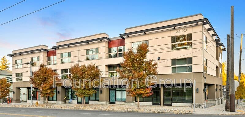 Seattle House: 2400 E Boston St