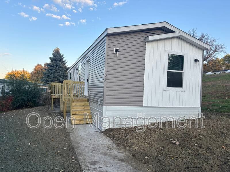 Bismarck House: 725 S 12th St