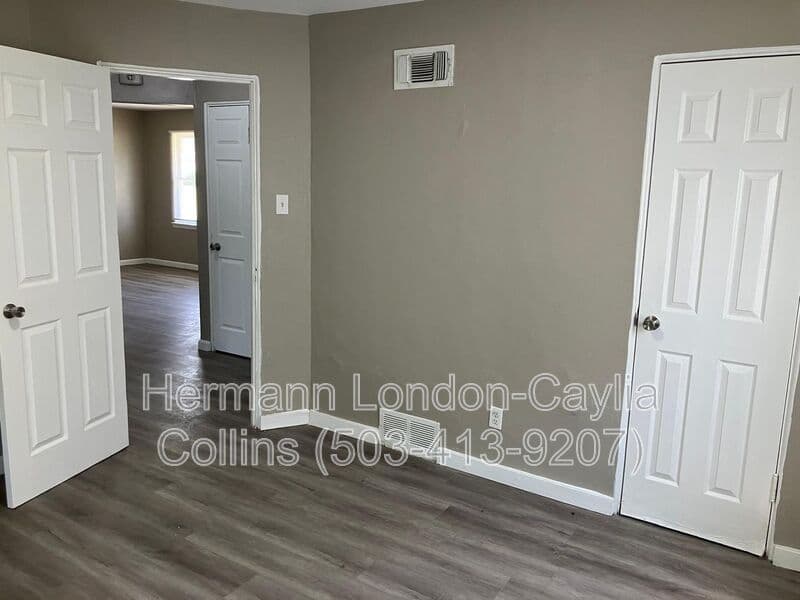 Saint Louis House: 9859 Vickie Pl