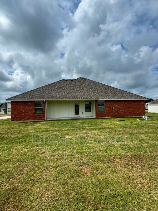 Goldsby House: 737 Apple Blossom Way