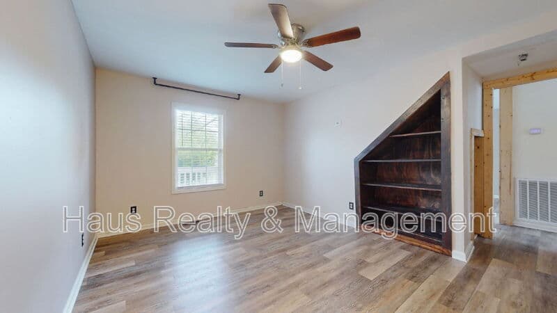 Clarksville House: 3248 North Senseney Circle