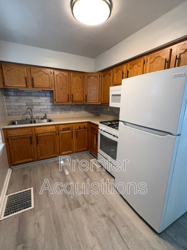 Alton House: 3226 Hawthorne Blvd