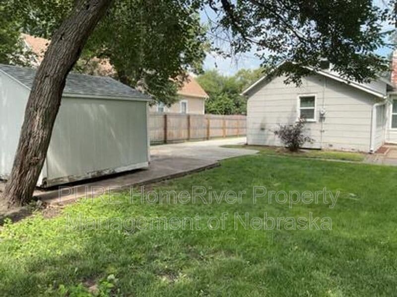 Fremont House: 921 W 8th St