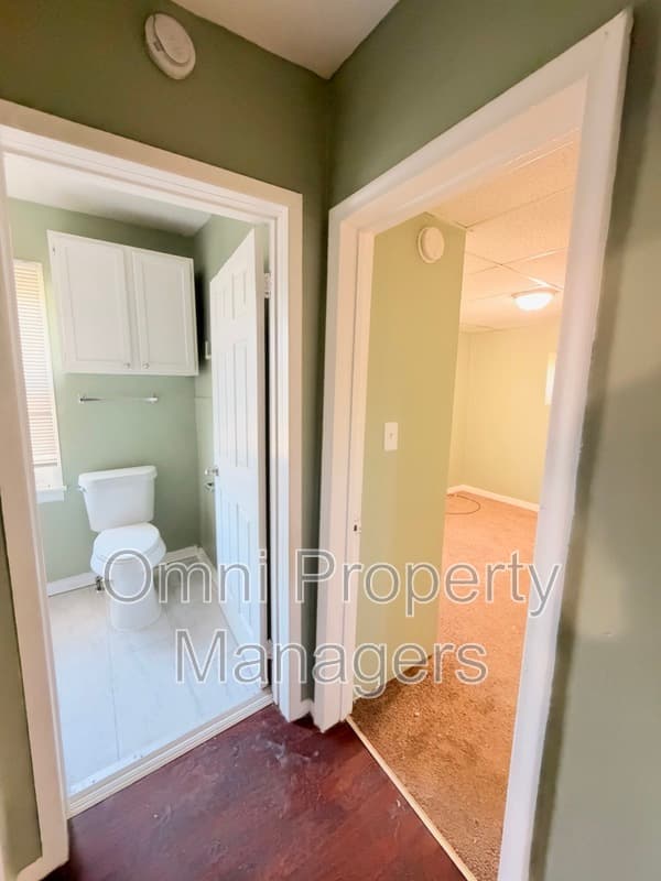 Warren House: 8494 Studebaker Ave