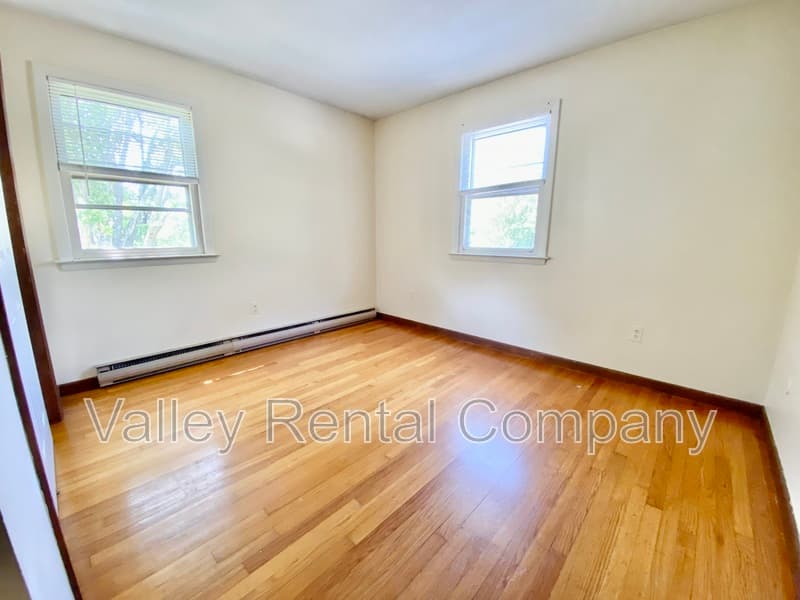 Hadley House: 73 Rocky Hill Rd