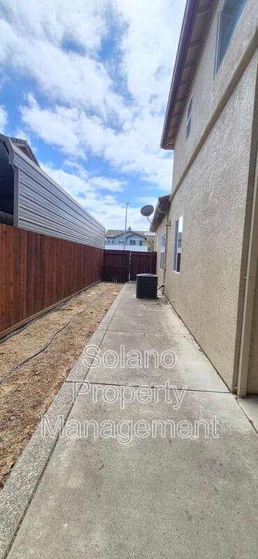 Dixon House: 2080 Mariposa Drive