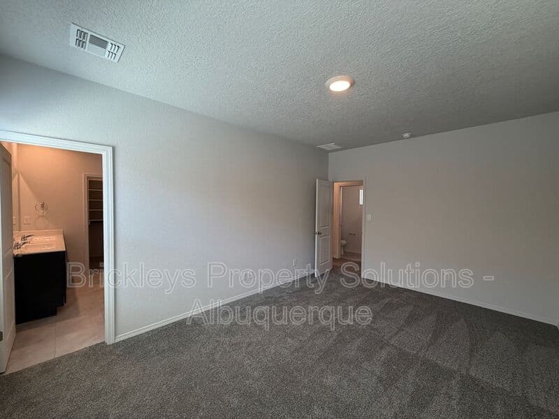 Albuquerque House: 6118 Chicago Dr SE